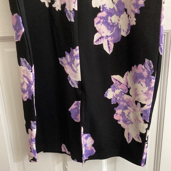 SOLD‼️Fitted mini sleeveless dress with ruffles - Picture 6 of 6